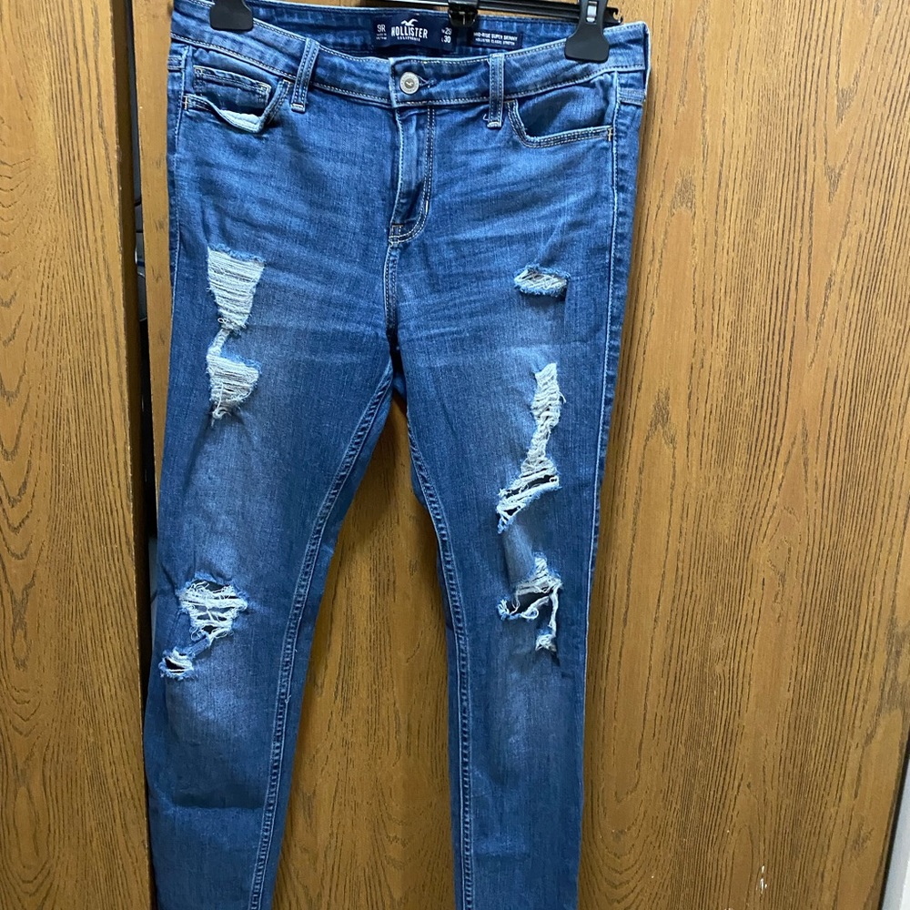 Hollister ankle jeans Stretchy waist size 29 inseam 28